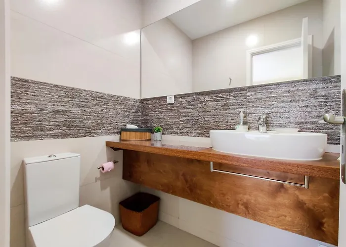 Ap Amorosa - 5 Minutes From The