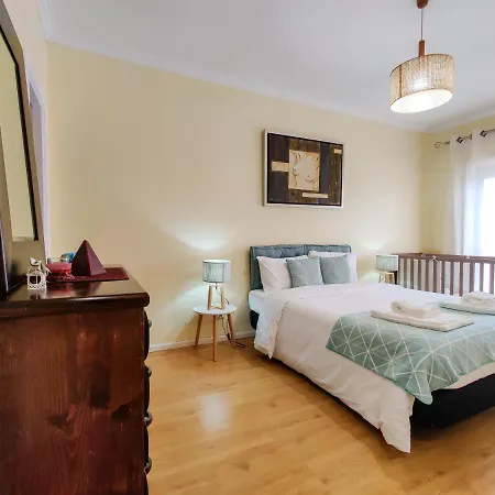 Ap Amorosa - 5 Minutes From The