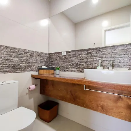 Ap Amorosa - 5 Minutes From The